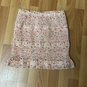 Skirt / has matching crop top selling separate